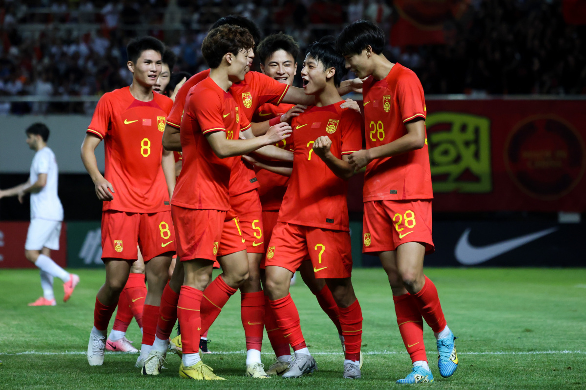 亚洲豪强之间激烈对决，国内球队表现突出