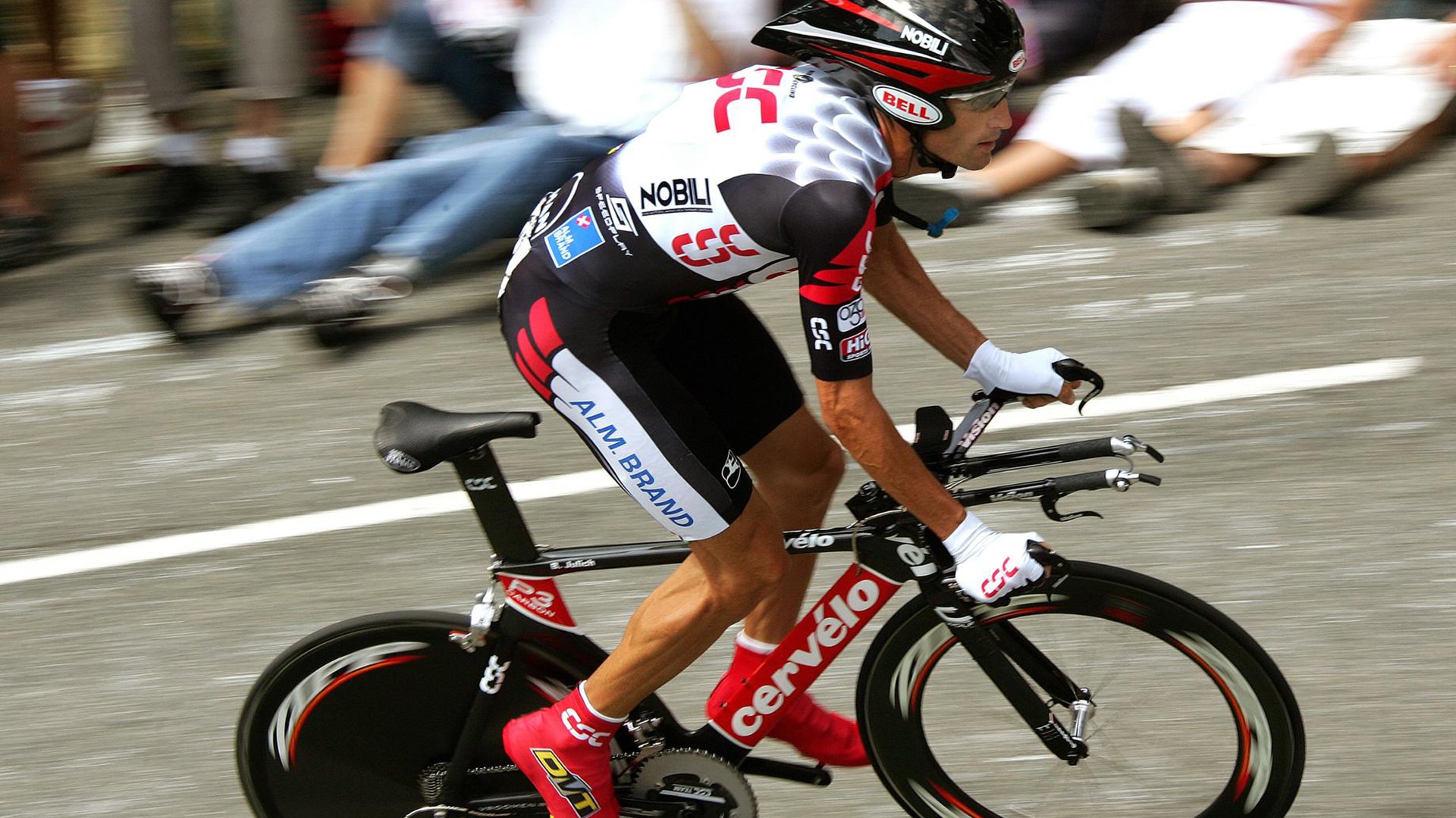 当绿茵场与赛道交汇，尤文铁壁启示录与范戴克的F1防守艺术